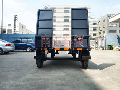 3噸帶爬梯工業(yè)牽引平板拖車2I.jpg