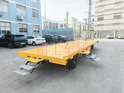 10噸平板拖車(chē) 帶液壓支腿伸縮梯工具車(chē)2I.jpg